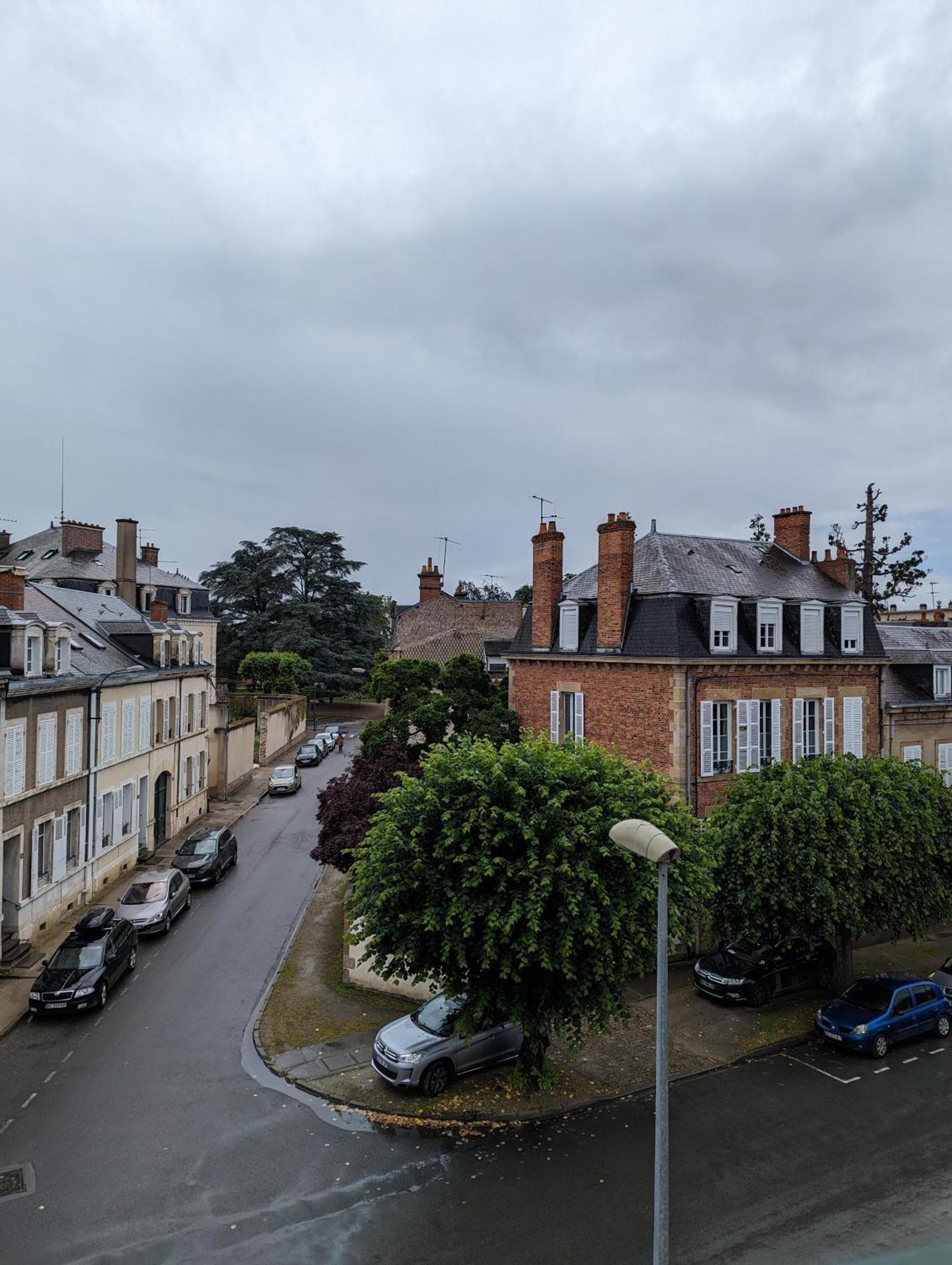 Studio 63M2 3Eme Etage Ou Chambre Dans Appartement 2Eme Etage Pour Sejours A Moulins Moulins  Exterior photo